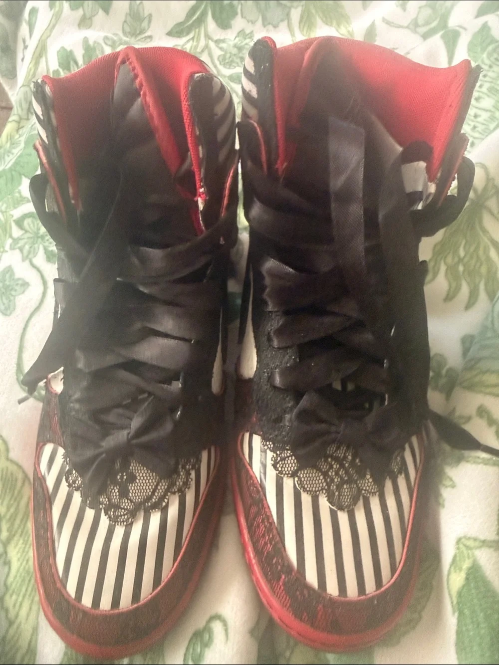 AUTHENTIC Nike High-Top Sneakers in Red, Black & White with Striped Accent sz 8